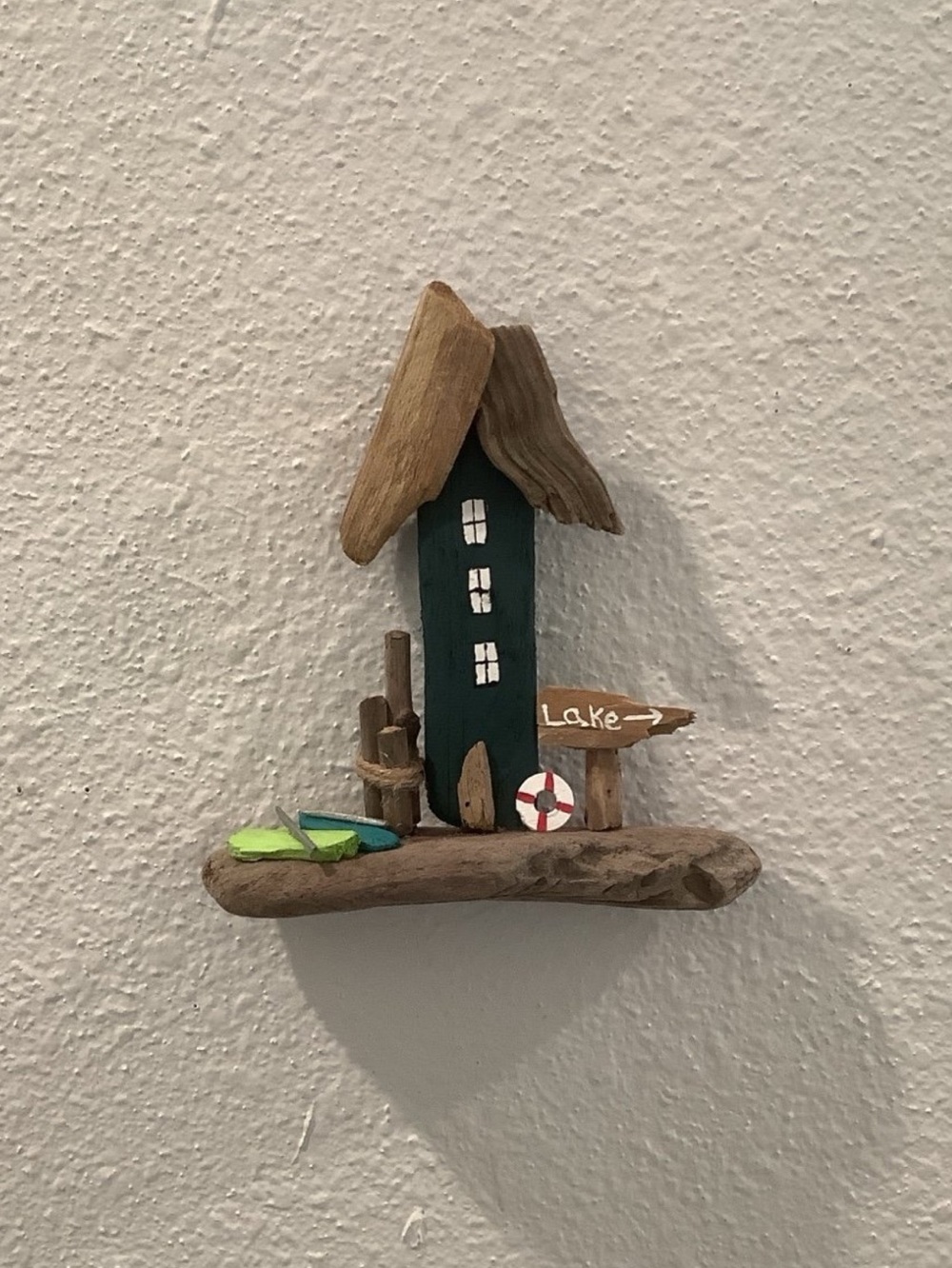Driftwood Art,Driftwood Lakeside House, Lakeside House with Kayaks,Paddle Boards